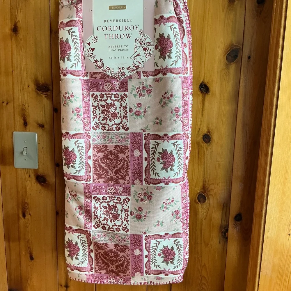 ENVOGUE Reversible Corduroy Valentine Throw with Floral Patchwork Design
